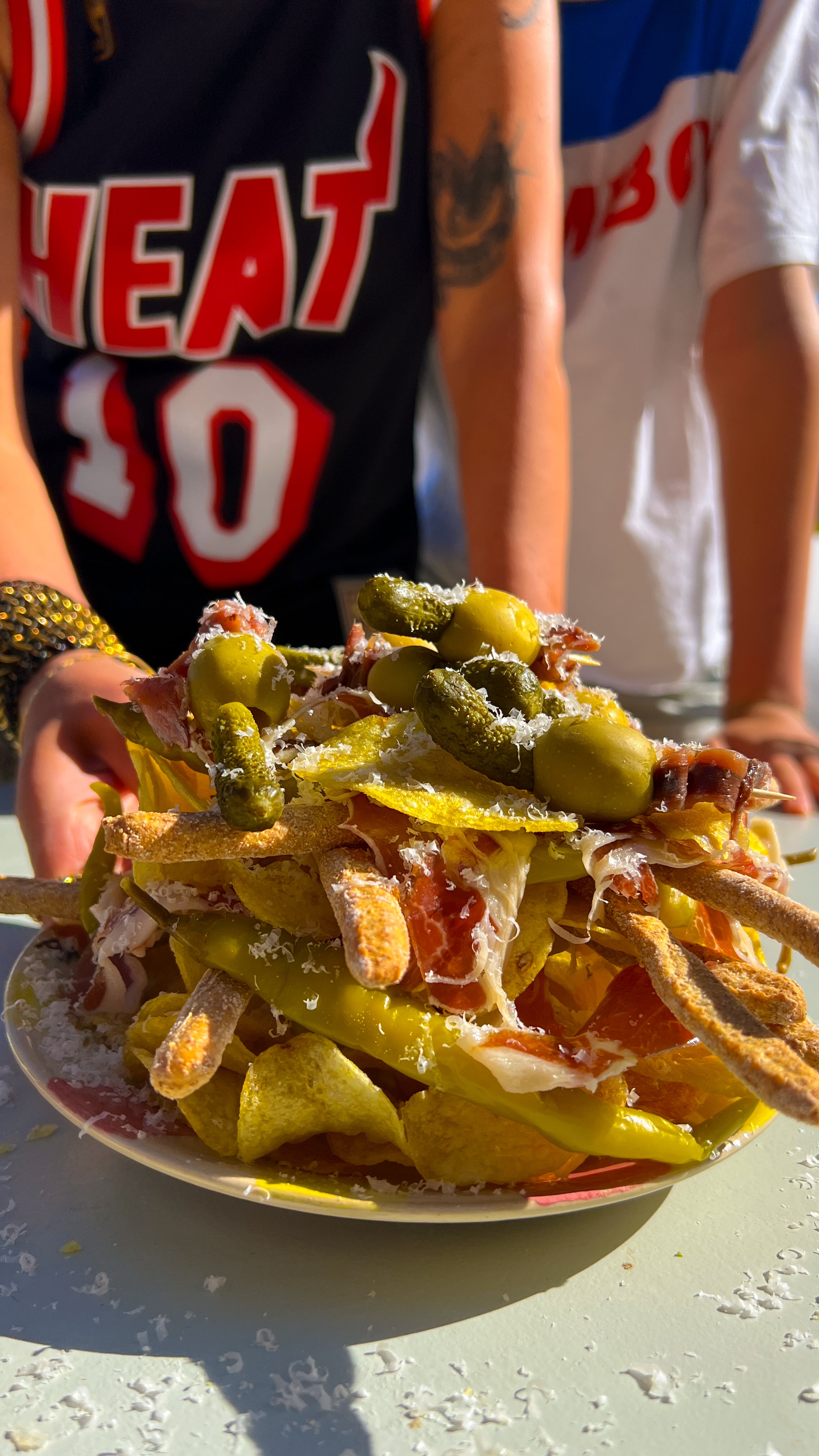 Apéro chips platter with iberico, anchovies & peppers-image